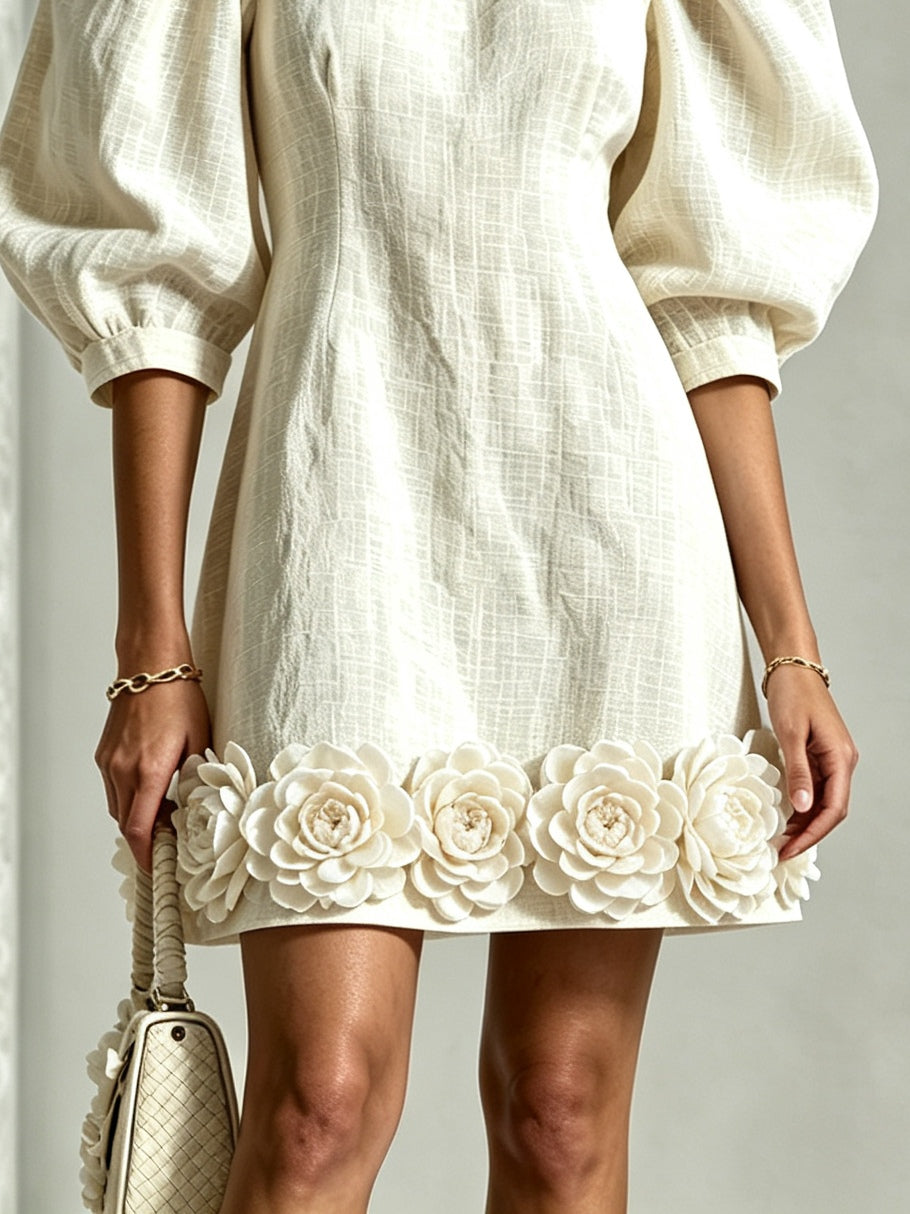 Blanche | Mini-Robe à Manches Bouffantes et Ourlet Fleuri