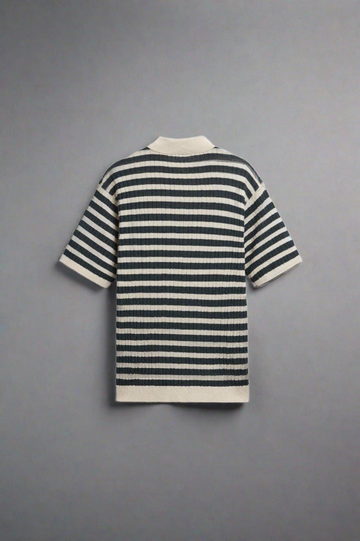 Polo tricoté à rayures classiques