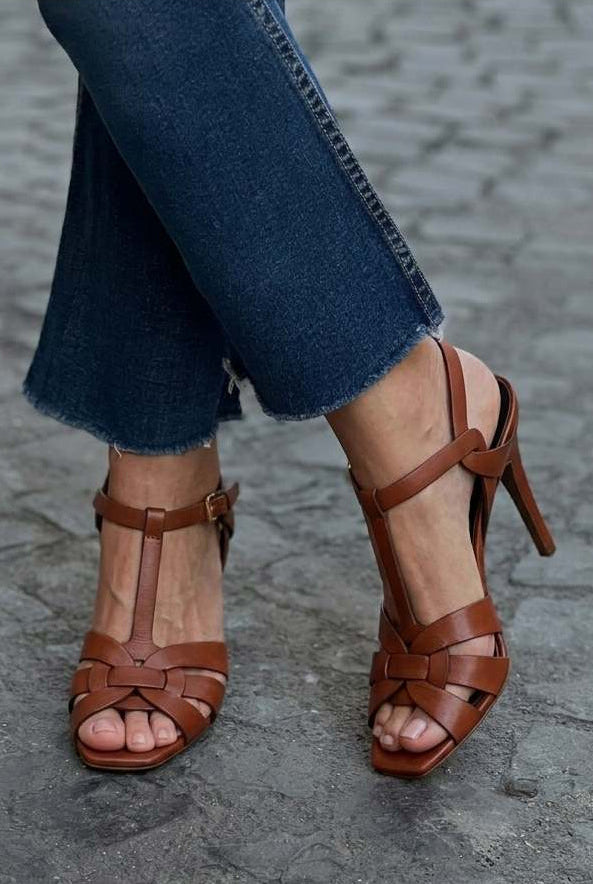 Sandales tressées à bout ouvert, talons aiguilles, avec bride en T et lanières [Précommande]