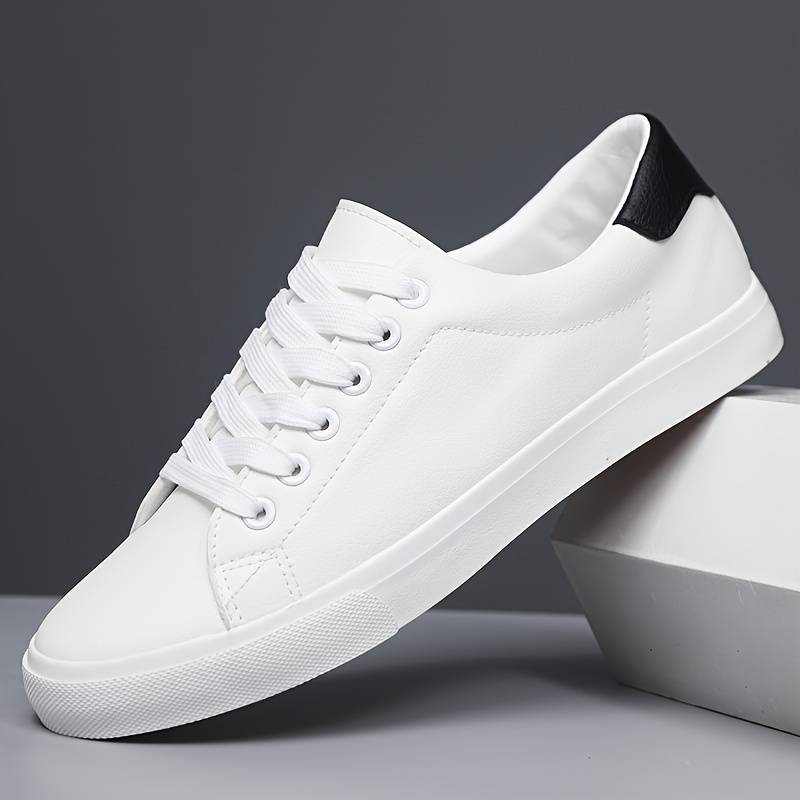 Baskets Blanches – Élégance Simple et Polyvalence