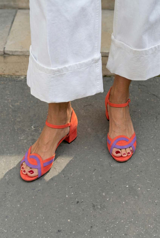 Sandales à bout ouvert en daim, avec bride à la cheville et talon bloc [Précommande]