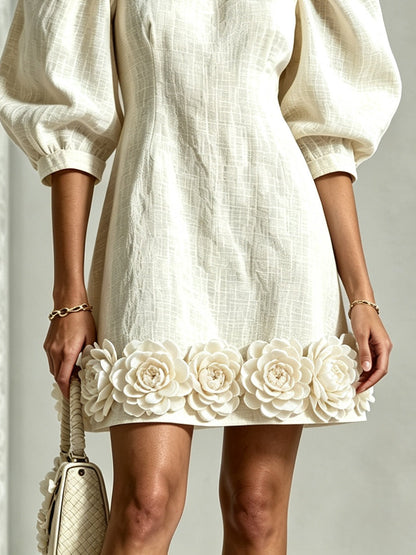 Blanche | Mini-Robe à Manches Bouffantes et Ourlet Fleuri