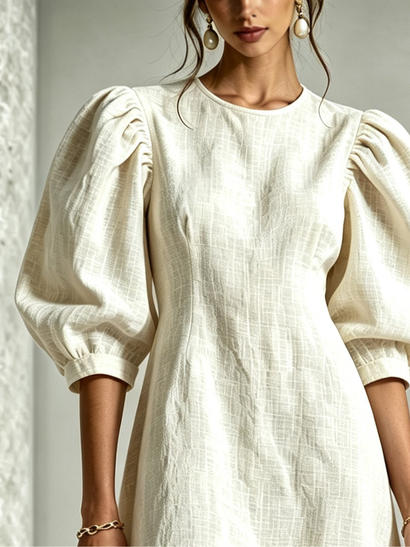 Blanche | Mini-Robe à Manches Bouffantes et Ourlet Fleuri