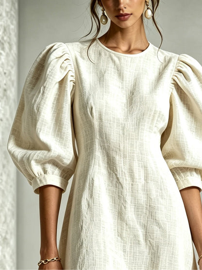 Blanche | Mini-Robe à Manches Bouffantes et Ourlet Fleuri