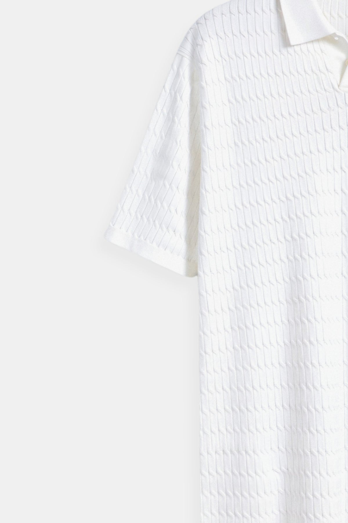 Polo en tricot blanc avec motif texturé