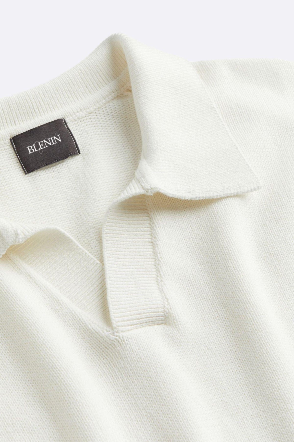 Pull élégant avec col ouvert pour des looks stylés