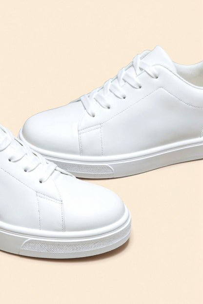 Baskets blanches minimalistes – Parfaites pour toutes les occasions