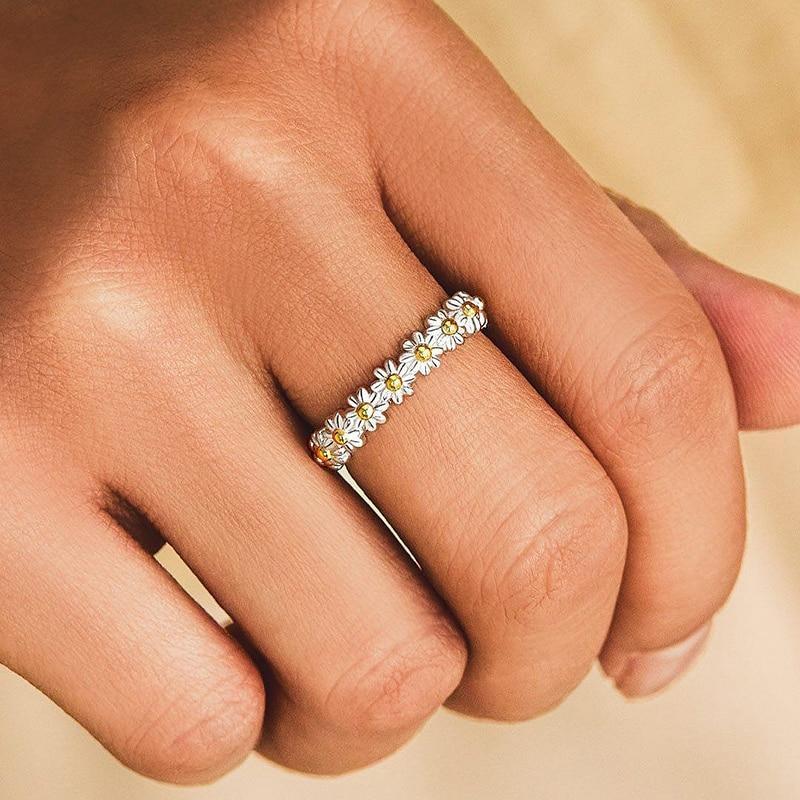 BAGUE AJUSTABLE EN ARGENT AVEC MARGUERITE
