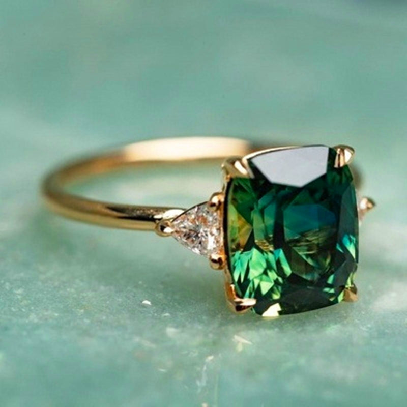 BAGUE AVEC ZIRCON VERT EN OR