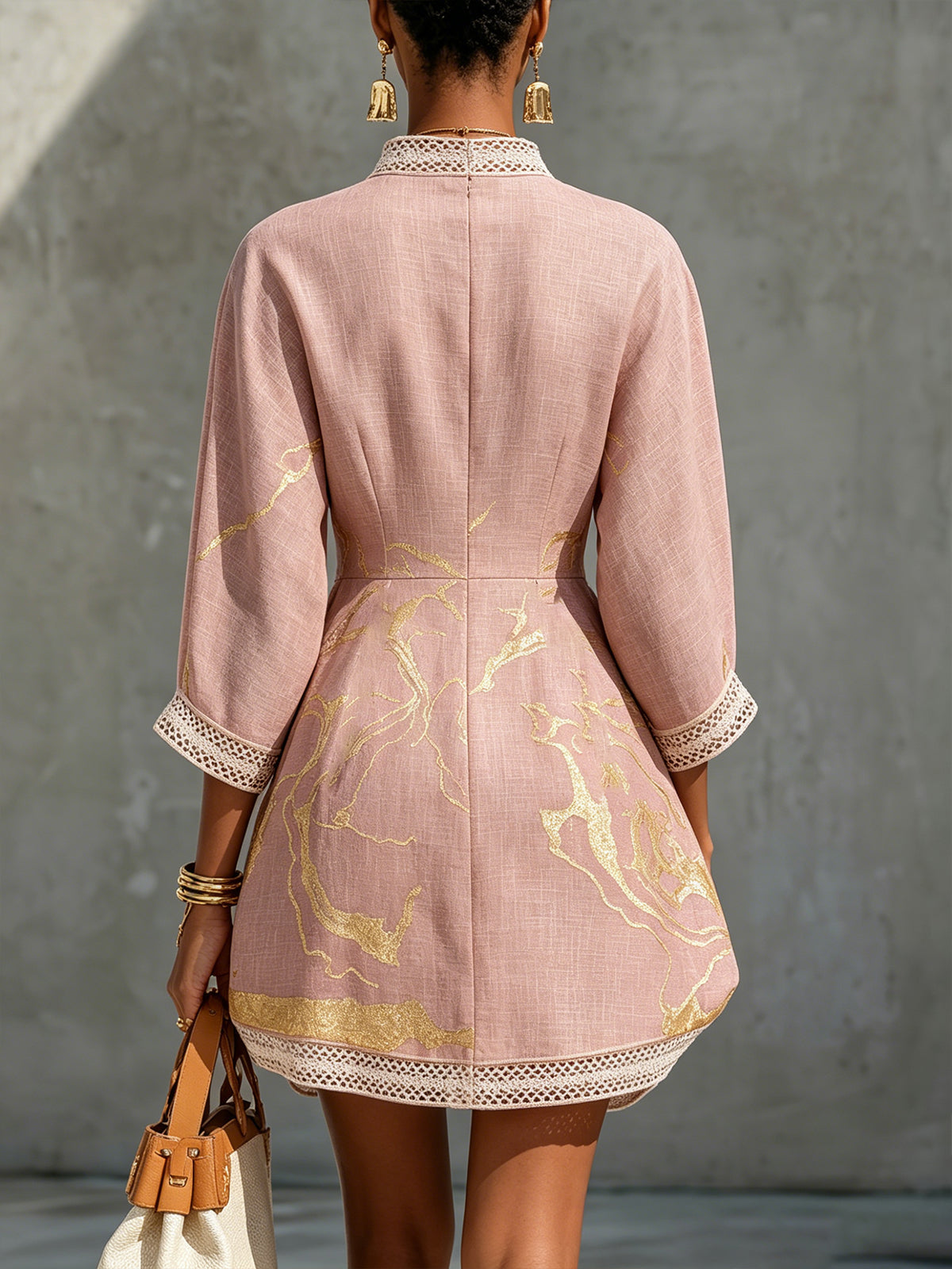 Odette | Mini-Robe Col en V à Finitions en Dentelle