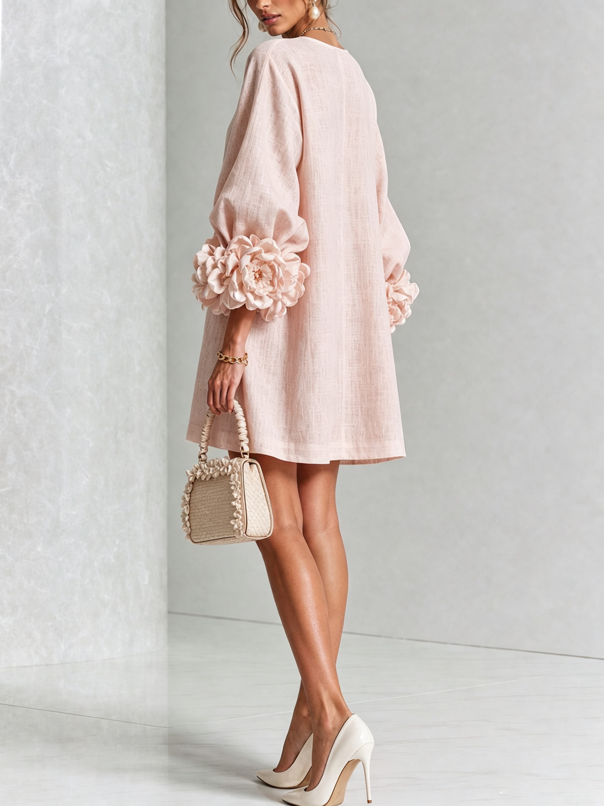 Flora | Mini-Robe Statement à Finitions Florales