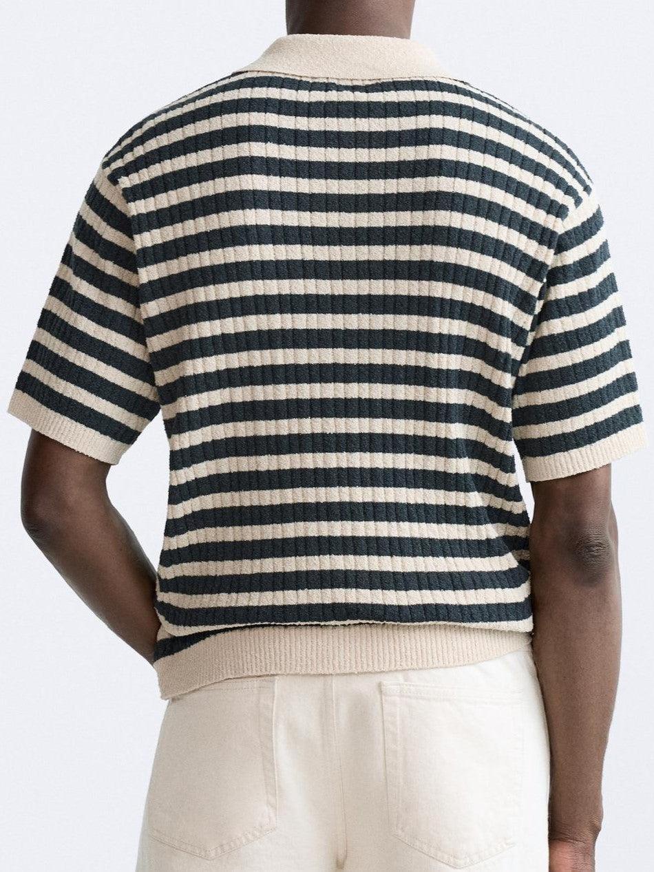 Polo tricoté à rayures classiques